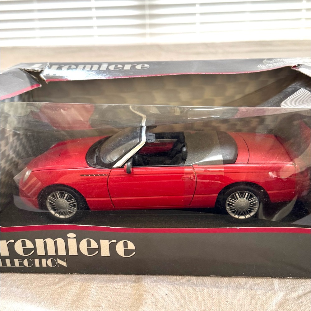 Maisto Premiere Collection Thunderbird Show Car.